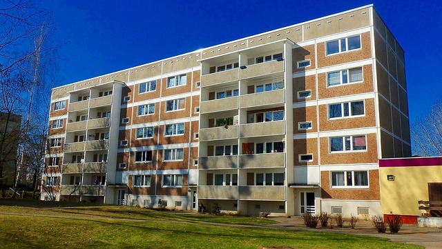 appartment-building-835817_640