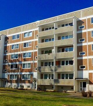 appartment-building-835817_640